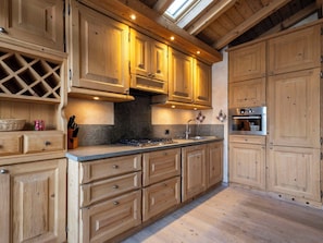 Mikrovågsugn, ugn och diskmaskin