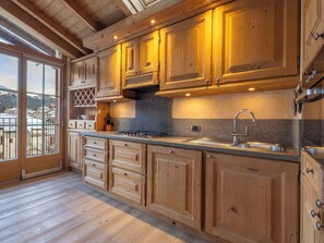 Microwave, oven, dishwasher - Beautiful apartment for 5 guests with WIFI, hot tub, TV, balcony and pets allowed (Bormio)