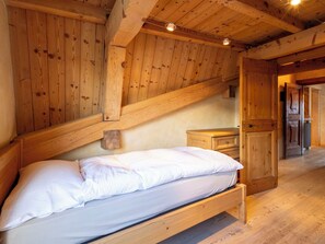 3 bedrooms, travel cot, free WiFi