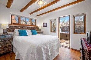 3 bedrooms, desk, iron/ironing board, free WiFi