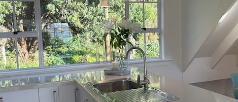Micro-ondes, four, plaque de cuisson, lave-vaisselle