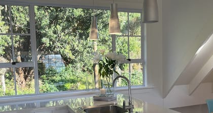 Waterfront 2-bedroom apartment with AC in Dunedin