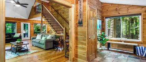 Smart-TV, Kamin, Videospiele, Tischfußball