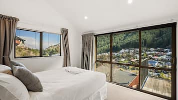 2 bedrooms, iron/ironing board, travel cot, free WiFi