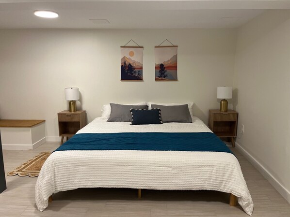 2 bedrooms, iron/ironing board, WiFi, bed sheets - Serene 2-bedroom apartment with AC in Brooklyn (Brooklyn)