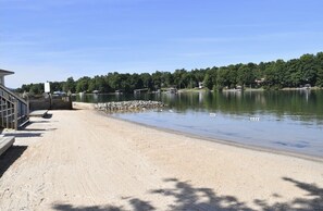 Beach towels - Mariners Cottage - Stunning SML Getaway with Resort Perks at Mariners Landing! (Huddleston)