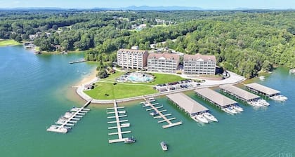 Mariners Cottage - Stunning SML Getaway with Resort Perks at Mariners Landing!