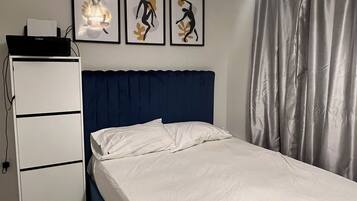 1 bedroom, iron/ironing board, internet, bed sheets