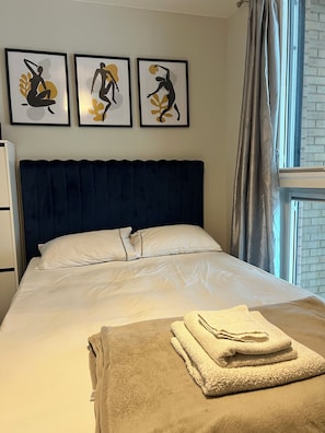 Iron/ironing board, internet, bed sheets