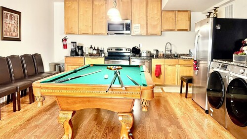 Luxurious 2BR Movie Theater Game Room Kitchen Gym