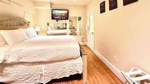 3 bedrooms, in-room safe, desk, iron/ironing board