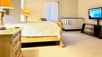 3 soverom, safe på rommet, skrivebord og strykejern/-brett