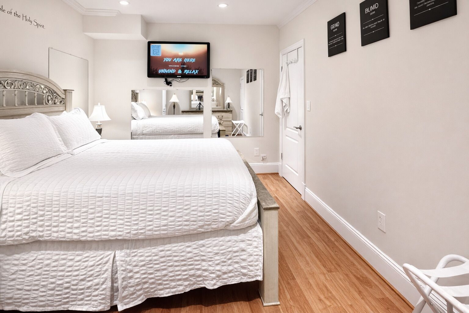 3 chambres, coffres-forts dans les chambres, bureau