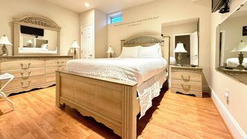 3 bedrooms, in-room safe, desk, iron/ironing board