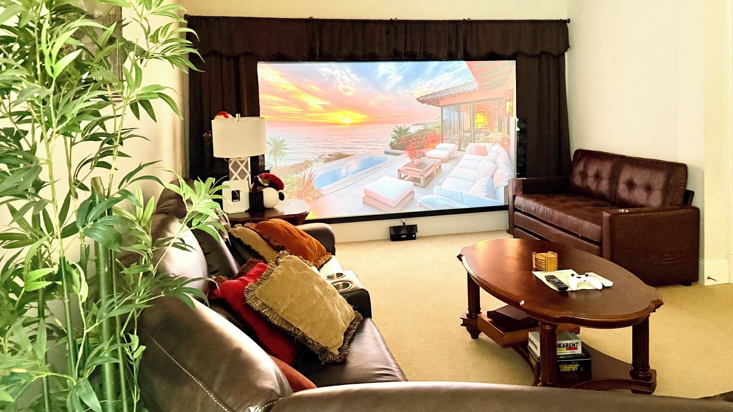 Smart TV, videogames, DVD player, pebolim