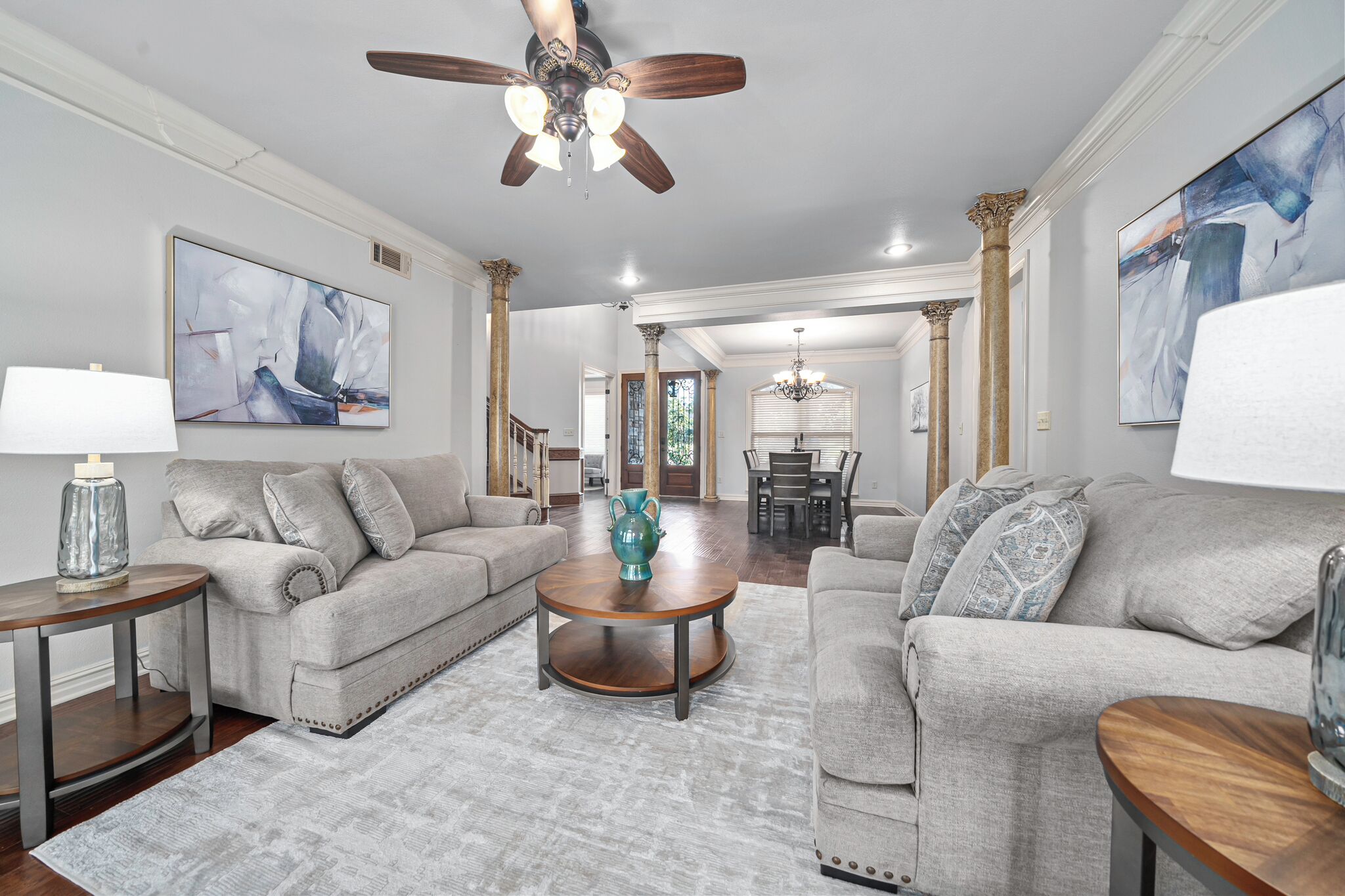 スマートテレビ、暖炉、卓球台