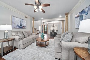 Smart TV, fireplace, table tennis - Lakeside Way Luxury Retreat (Fort Smith)