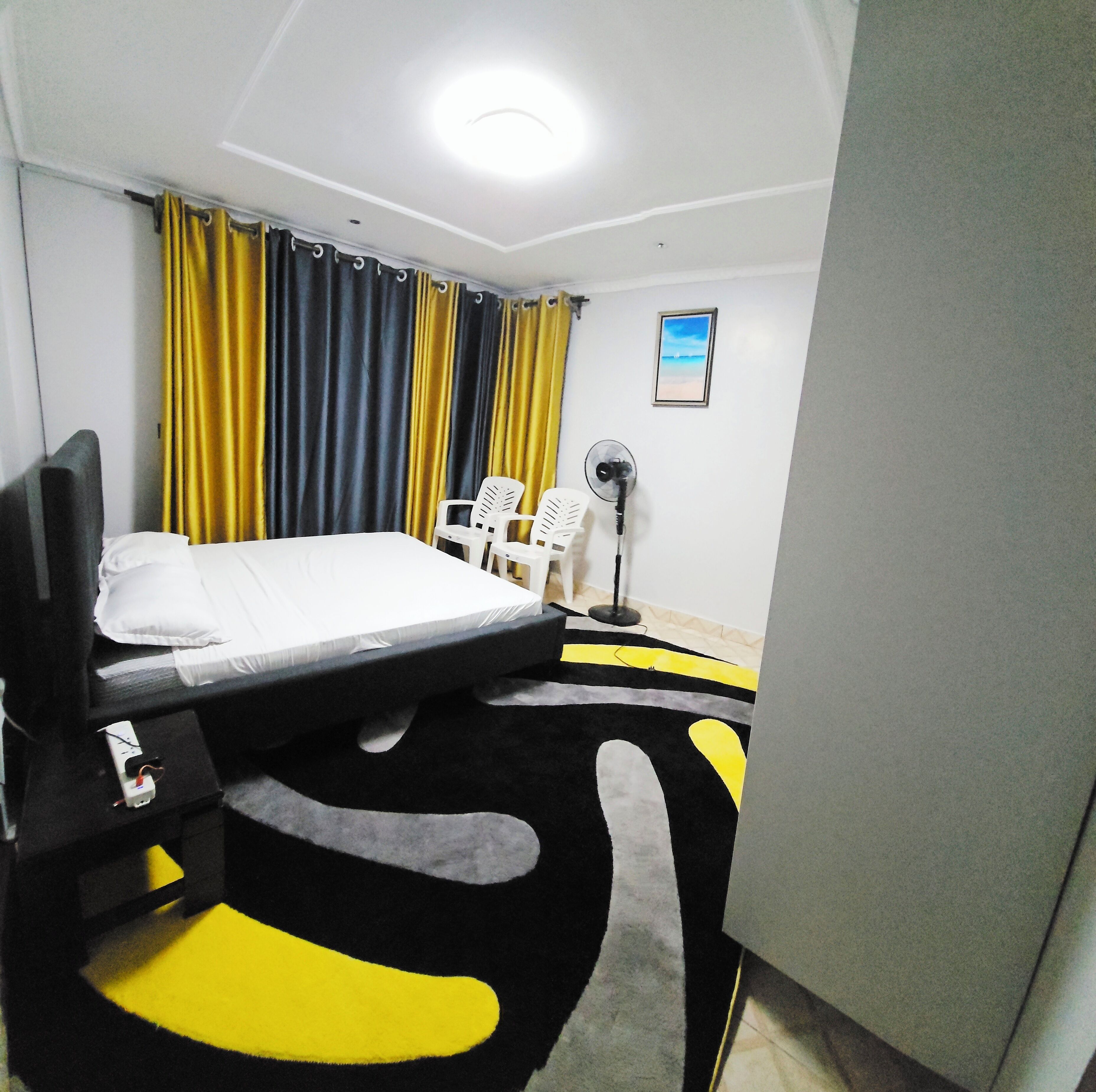 2 slaapkamers, een strijkplank/strijkijzer, gratis wifi, beddengoed