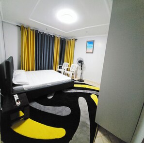 2 chambres, fer et planche à repasser, Wi-Fi gratuit, draps fournis