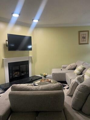 Télévision, cheminée