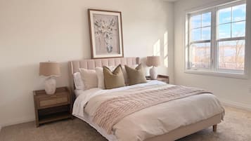 4 bedrooms, desk, free WiFi, bed sheets