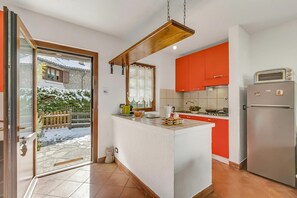 Kitchen - La Casa Di Dadà with Terrace and Garden, Oulx, Italy (Oulx)