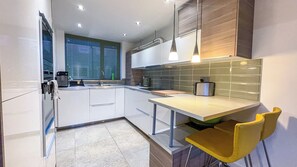 Unclassified image, 2 of 19, button