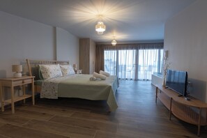 2 bedrooms, desk, iron/ironing board, travel cot