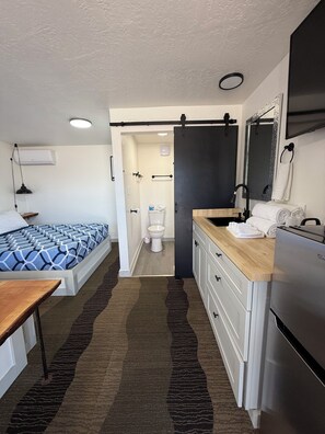 Economy Double Room | Free WiFi