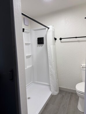 Deluxe Single Room | Bathroom | Shower, hair dryer, towels, soap