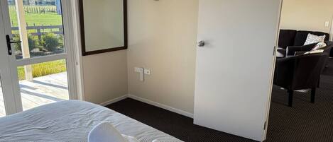 Iron/ironing board, WiFi