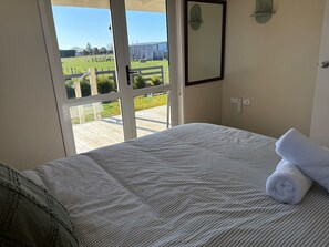 Iron/ironing board, WiFi - Havelock Cottage - Pukeko Nest (Havelock North)