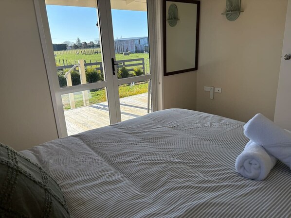 2 bedrooms, iron/ironing board, WiFi