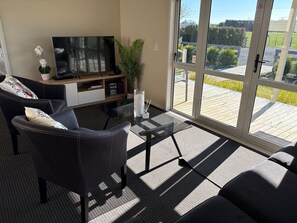 TV - Havelock Cottage - Pukeko Nest (Havelock North)