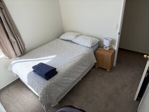 Strykjärn/strykbräda, wi-fi och sängkläder