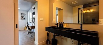 Private modern retreat close to Zion/Bryce