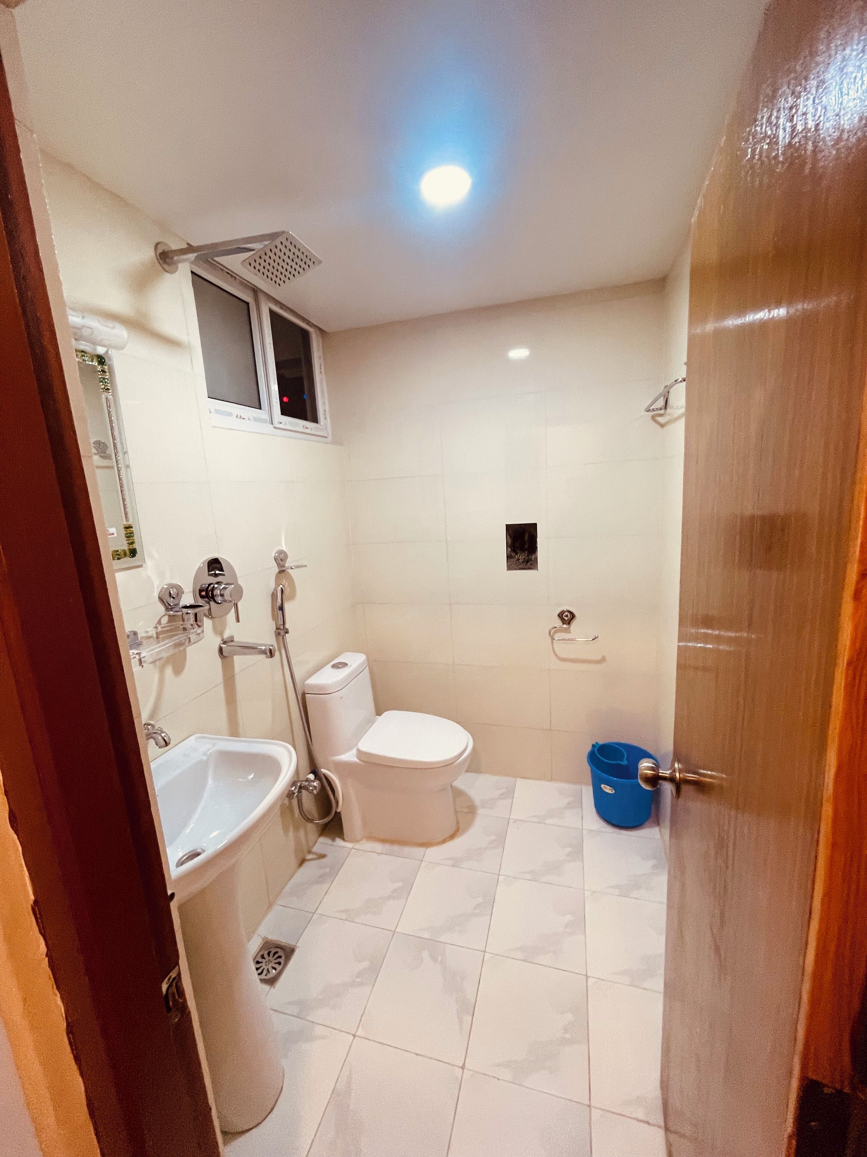 A bathroom with a toilet, bidet, and sink.