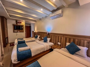 Deluxe Triple Room, Balcony | Premium bedding, Select Comfort beds, laptop workspace, soundproofing