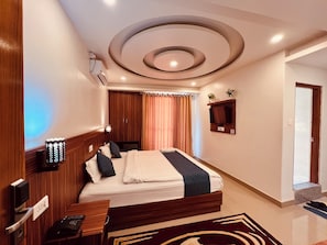 Deluxe Single Room, 1 King Bed, Balcony, Partial Lake View | Premium bedding, Select Comfort beds, laptop workspace, soundproofing - Novetel Boutique Home (Pokhara)