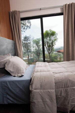 8 slaapkamers, een strijkplank/strijkijzer, internet, beddengoed