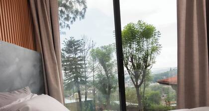 EXCLUSIVE LUXURY VILLA WITH 8 BEDROOMS AND PRIVATE GARDENS.
