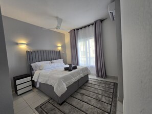 2 chambres, fer et planche à repasser, Wi-Fi, draps fournis