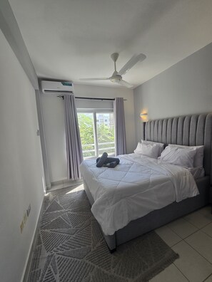 2 habitaciones, tabla de planchar con plancha, wifi y ropa de cama