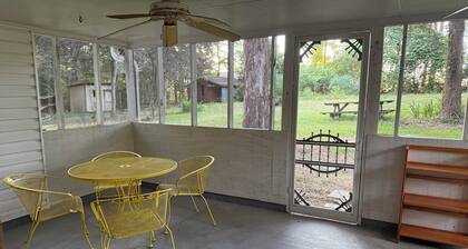 Charming 3-bedroom house 6 miles from downtown Oxford.