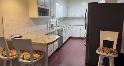 Charming, newly renovated 3-bedroom house just minutes from downtown Oxford.