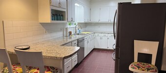 Charming, newly renovated 3-bedroom house just minutes from downtown Oxford.