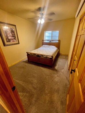 2 bedrooms, WiFi, bed sheets