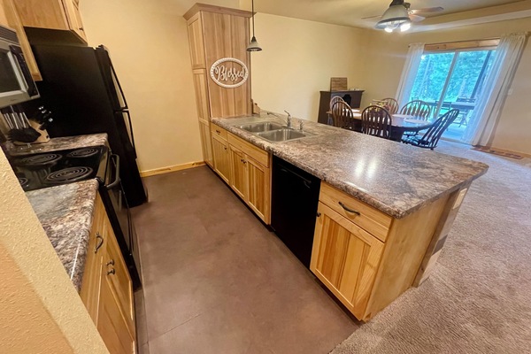 Microondas, horno, parrilla de estufa y lavavajillas