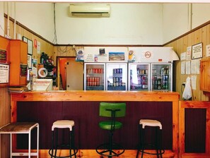 Bar (on property) - Affordable and clean room with food option (Meekatharra)
