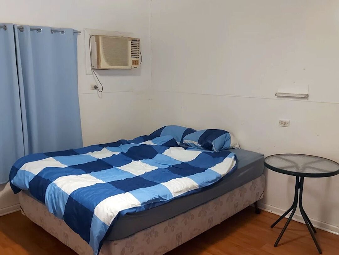 9 sovrum, internet och sängkläder